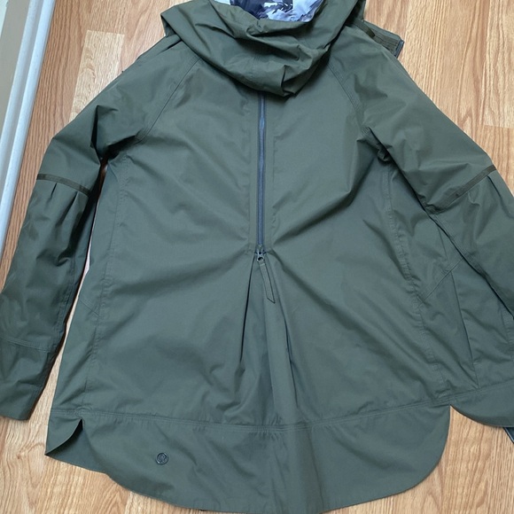 Lululemon Women's Fo Drizzle Jacket Fatigue Green Size 6 - Picture 5 of 8